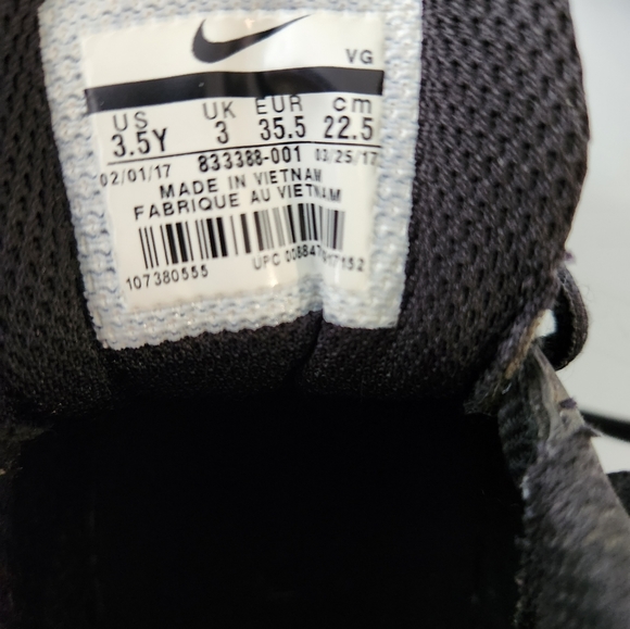 Boys Nike Cleats - Picture 3 of 3